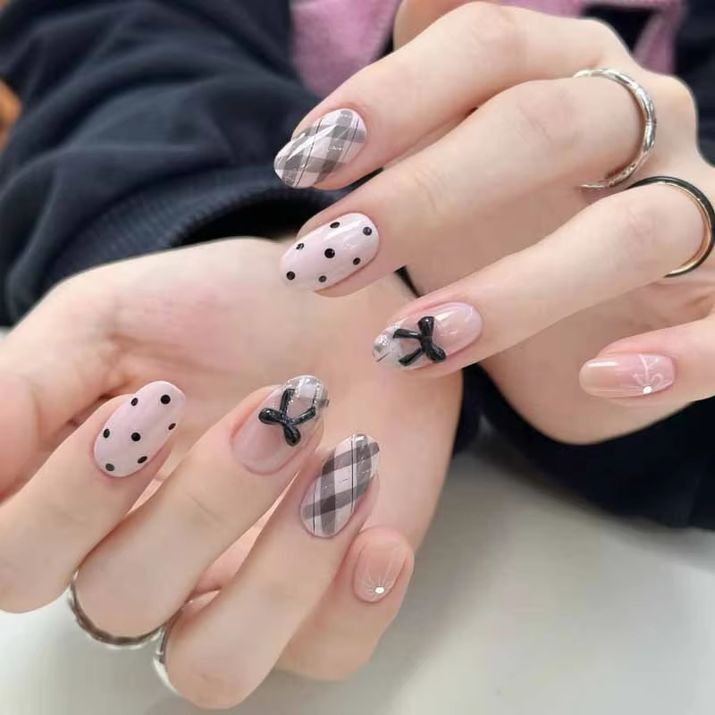 Nail Art Wedding - เล็บปลอมแบบกดติดลายผีเสื้อสีชมพูพาสเทลสไตล์ฝรั่งเศส 24 ชิ้น ประดับโบว์เพชร สไตล์เกาหลี สำหรับสาวๆ