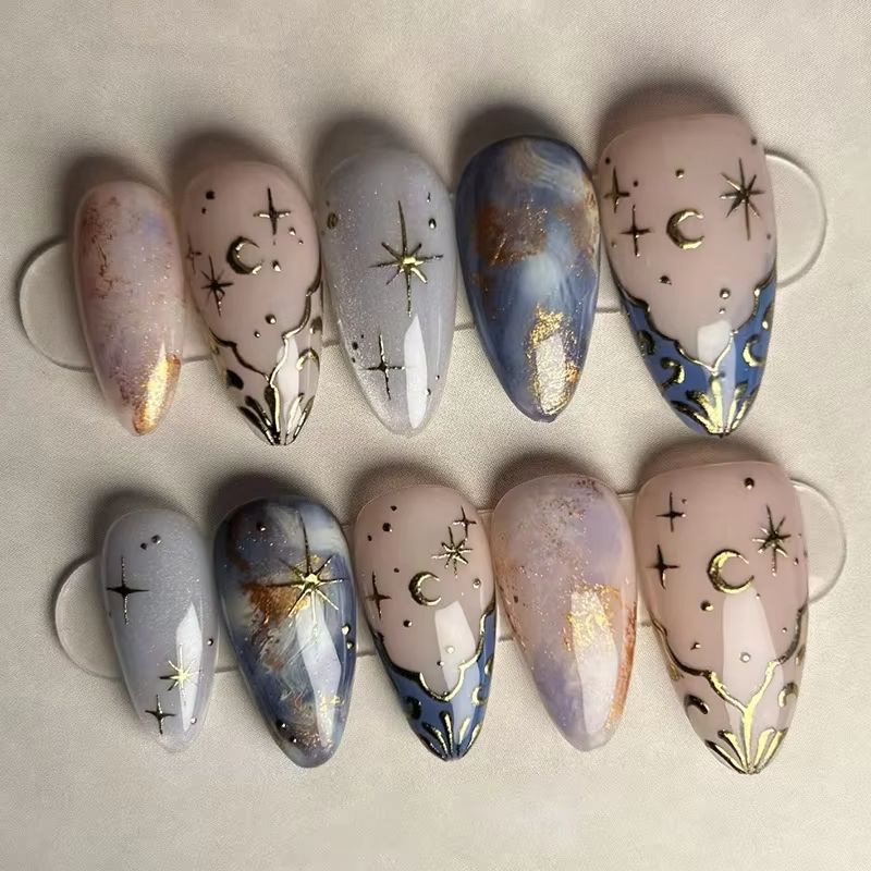 Nail Art Y2K - 24 ชิ้นสั้นอัลมอนด์เล็บชุดเต็มรูปแบบ Star Moon Wave ภาษาฝรั่งเศสคํา