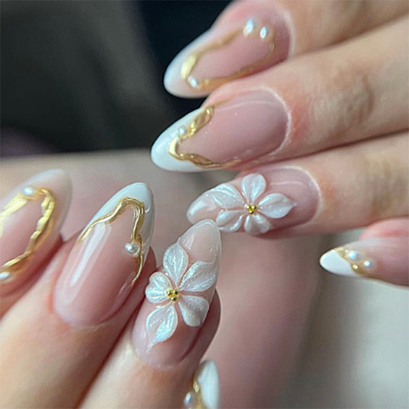 Nail Art Y2K - ชุดเล็บปลอมแบบกดติด 24 ชิ้น ลายดอกไม้ทรงอัลมอนด์ยาว แบบนำกลับมาใช้ใหม่ได้ ลายเส้นสีทอง