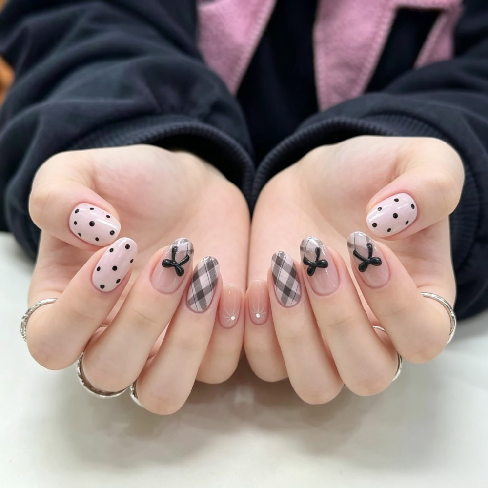 เล็บปลอมแบบกดติดลายผีเสื้อสีชม - Nail Art Wedding บทวิจารณ์และราคา