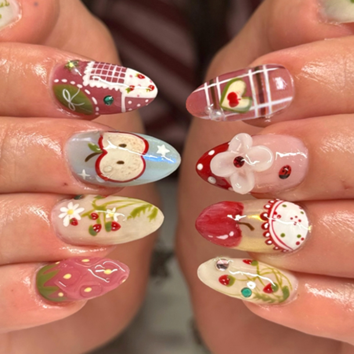 ชุดเล็บปลอมแบบกดติด 24 ชิ้น ลา - Nail Art Y2K บทวิจารณ์และราคา